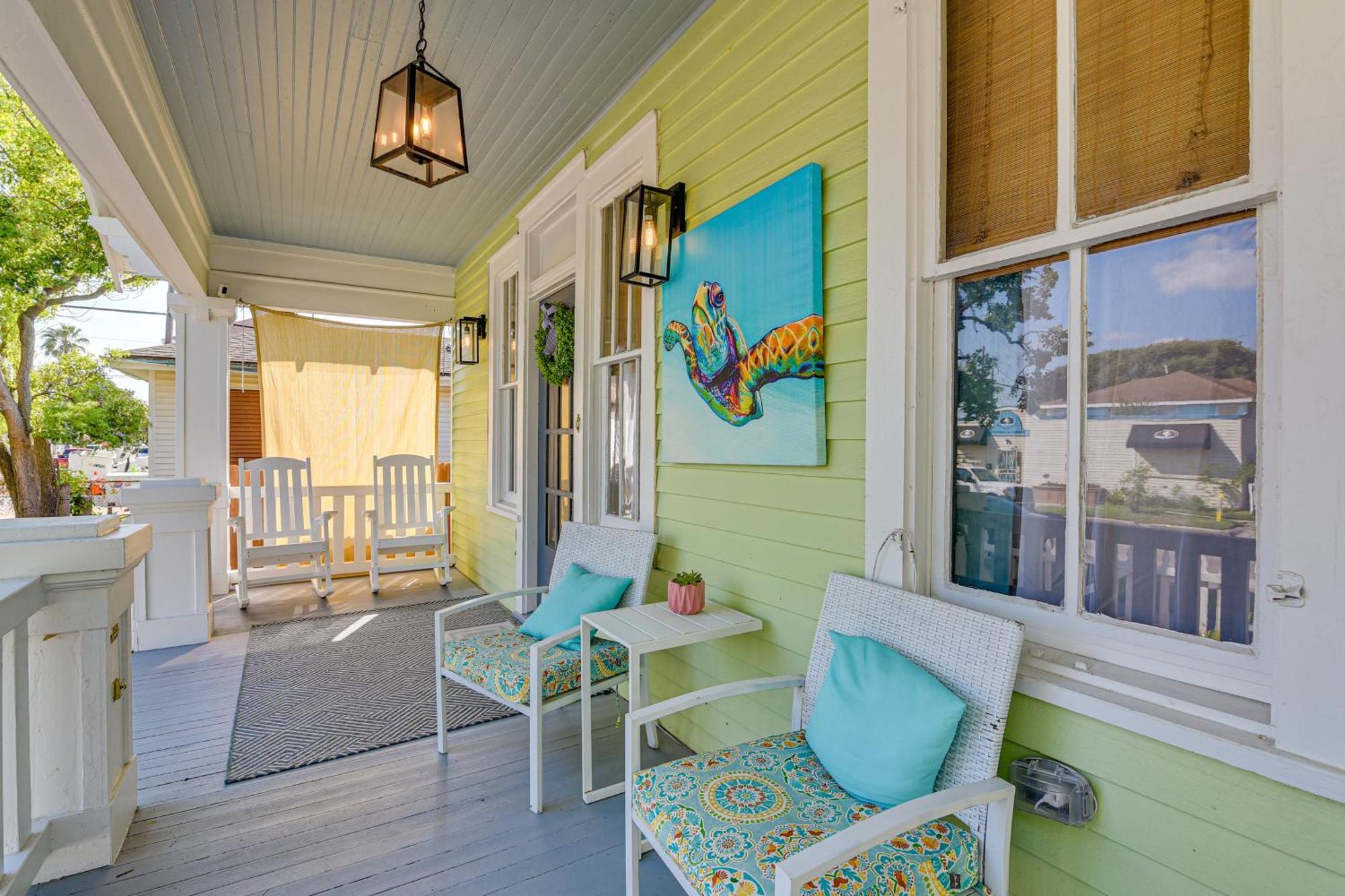 Walk To Galveston Beach Texas Home With Fenced Yard المظهر الخارجي الصورة