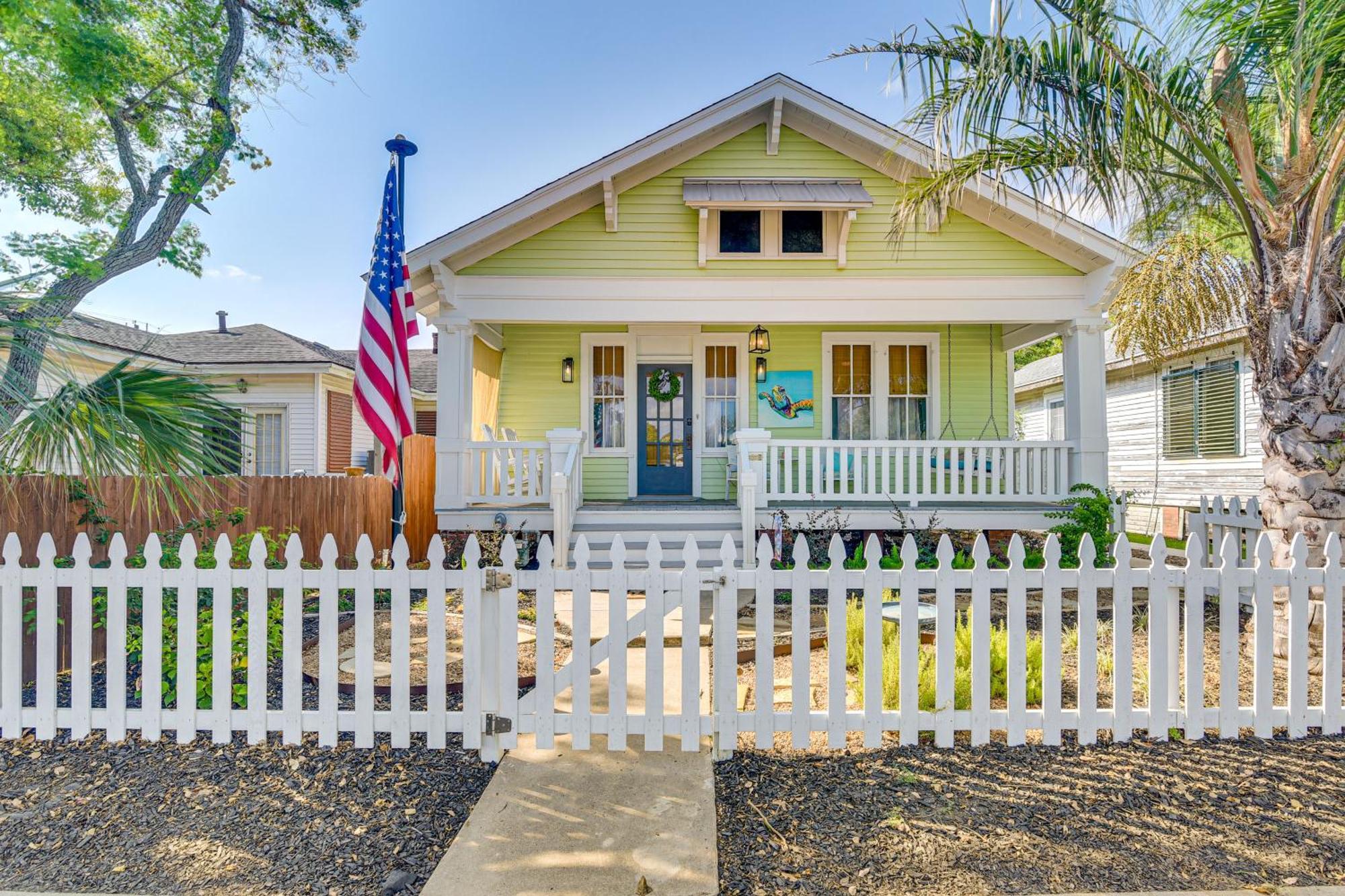 Walk To Galveston Beach Texas Home With Fenced Yard المظهر الخارجي الصورة