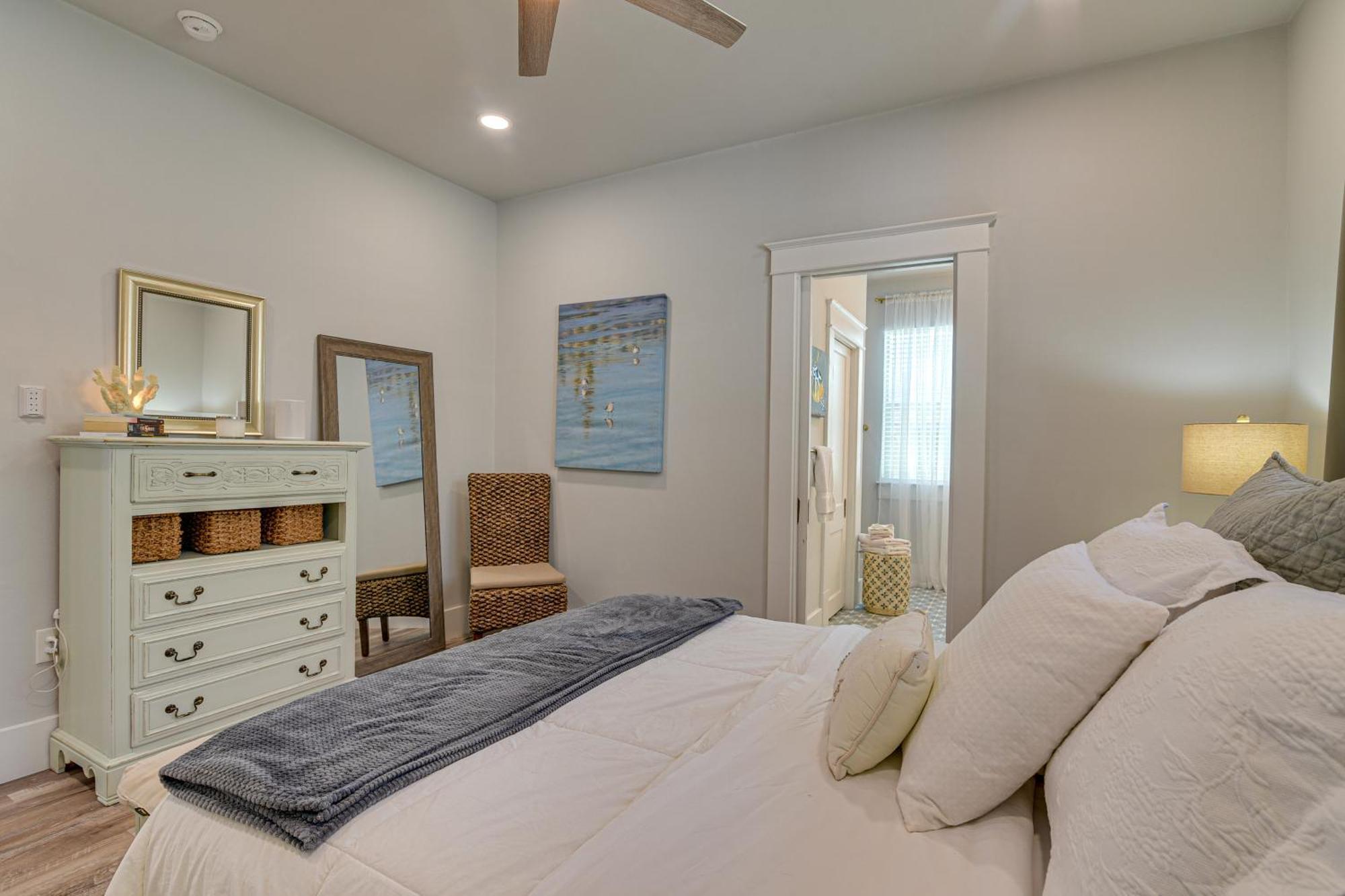 Walk To Galveston Beach Texas Home With Fenced Yard المظهر الخارجي الصورة