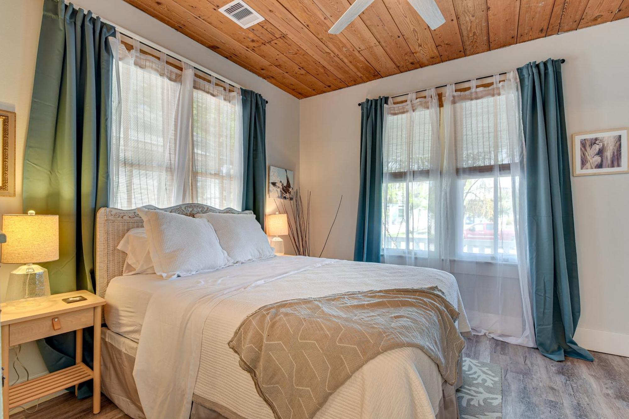 Walk To Galveston Beach Texas Home With Fenced Yard المظهر الخارجي الصورة