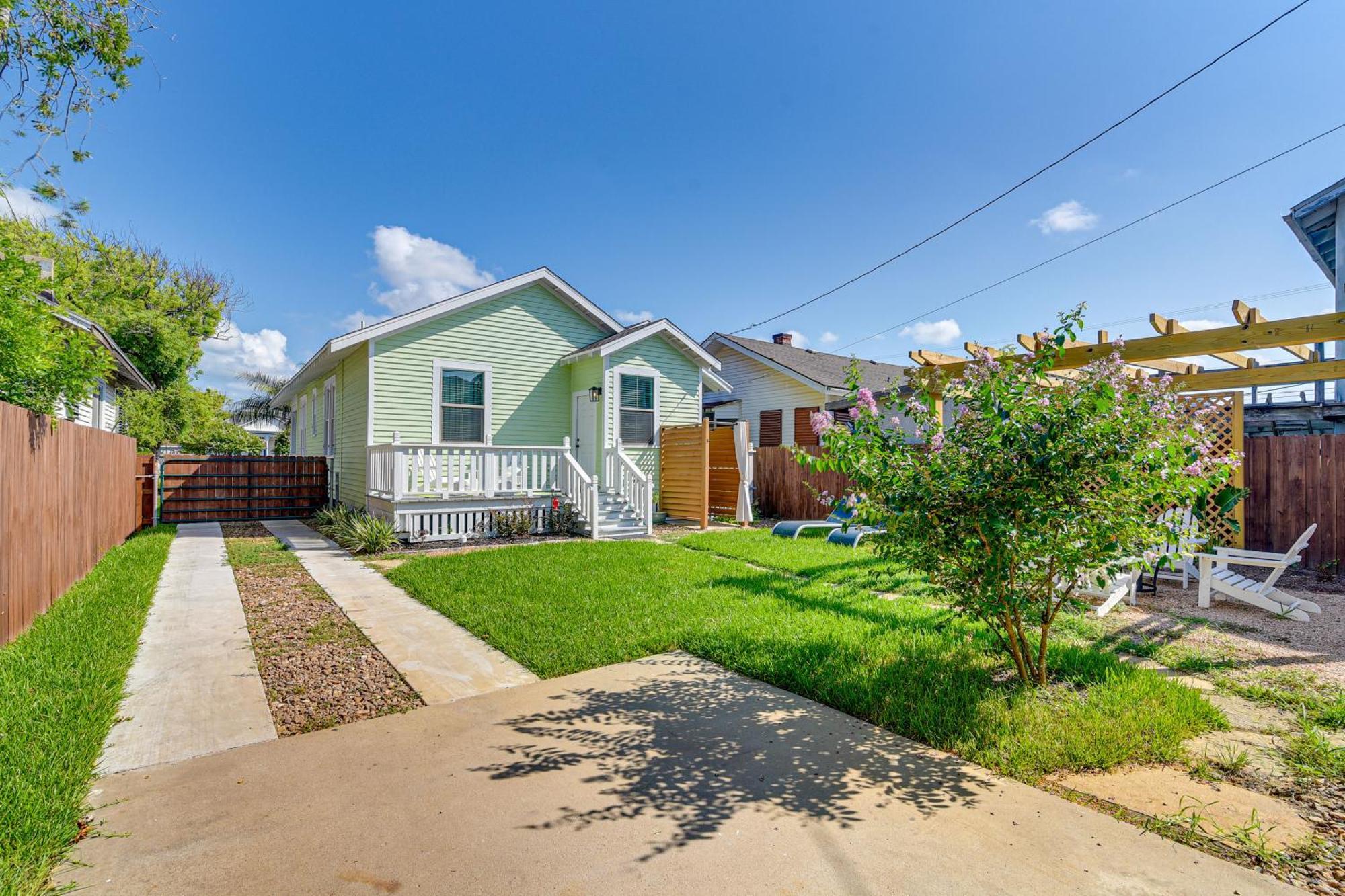 Walk To Galveston Beach Texas Home With Fenced Yard المظهر الخارجي الصورة
